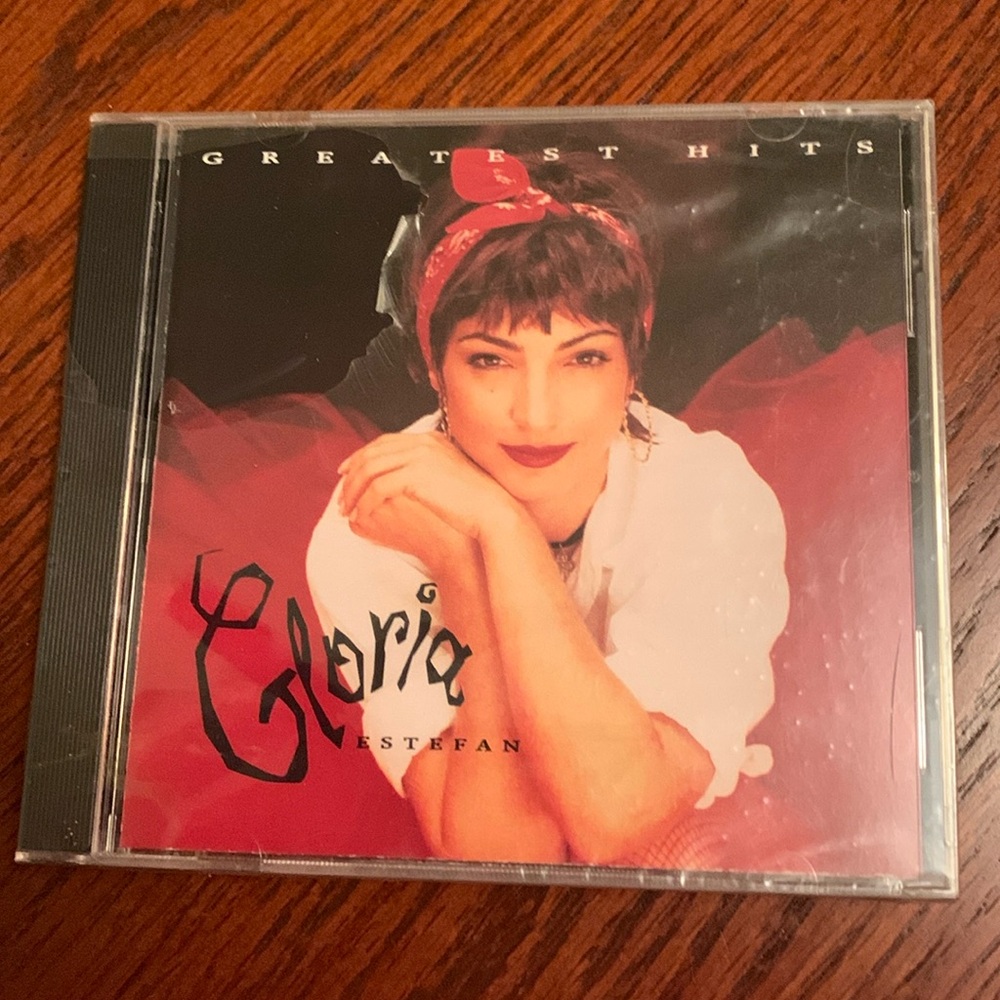 New!  Gloria Estefan Greatest Hits cD